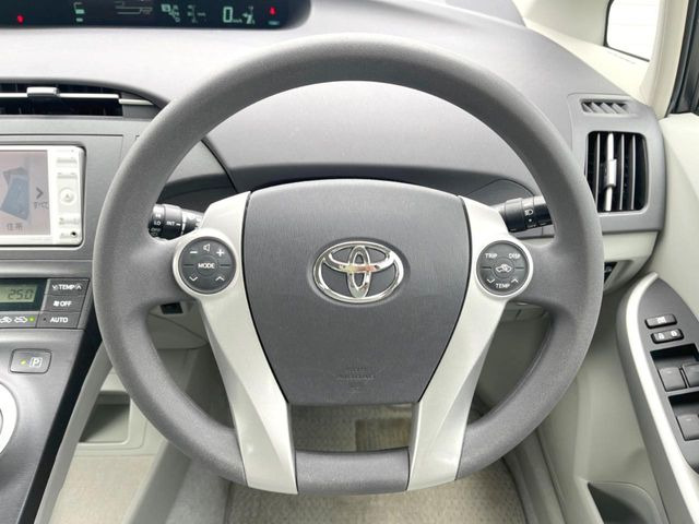 【ステアリングスイッチ】運転中、前方から目線をそらすことなく、オーディオ等の操作が可能な便利機能!安心&快適なドライブを演出してくれます♪