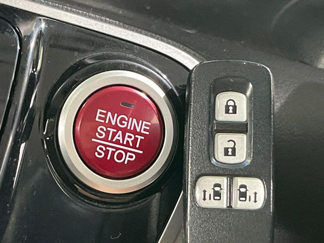 �yHonda�X�}�[�g�L�[�z�J�o����|�P�b�g�ɓ��ꂽ�܂܂ł��h�A�̎{���E�������\�ȃX�}�[�g�L�[�𑕔��B�G���W���̃I���E�I�t�����J�M�����o���K�v����������Ƃ��Ă��֗��ł���