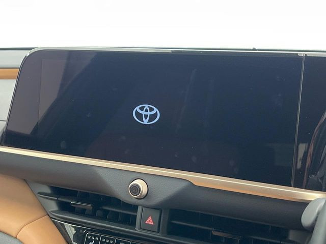 【12.3インチワイドナビ】高級感とインパクトのある大型ワイドナビを装備。各種オーディオ操作はもちろん、横長ワイド画面でのマップ2分割表示など、利便性も高いナビです♪