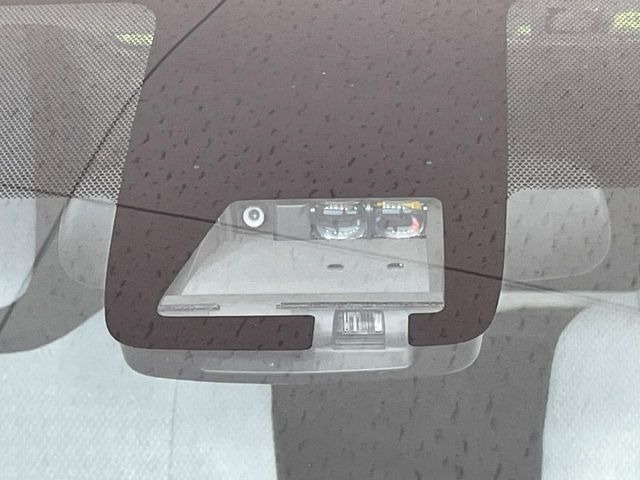 【トヨタセーフティセンス】走行中に前方の車両等を認識し、衝突しそうな時は警報とブレーキで衝突回避と被害軽減をアシスト。より安全にドライブをお楽しみいただけます。