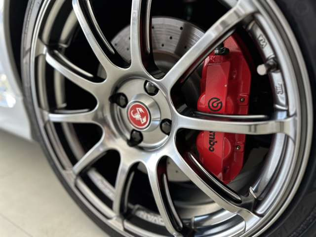 Brembo製ブレーキキャリパーを装着しています。
