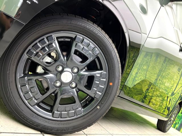 �y����15�C���`�A���~�z�C�[���z�O�ςɃ}�b�`���������A���~�z�C�[���𑕒����Ă���܂��B�e��ЊO�A���~�z�C�[����A�X�^�b�h���X�^�C�����戵�����Ă���܂��B���񂲑��k����������