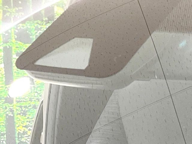 【トヨタセーフティセンス】走行中に前方の車両等を認識し、衝突しそうな時は警報とブレーキで衝突回避と被害軽減をアシスト。より安全にドライブをお楽しみいただけます。