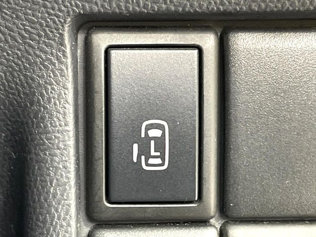 【パワースライドドア】スマートキーや運転席のスイッチでスライドドアの開閉が可能♪電動だから力を入れてドアを開ける必要が無く、小さいお子様でも、重い荷物を持っている時もラクに開け閉めできます♪