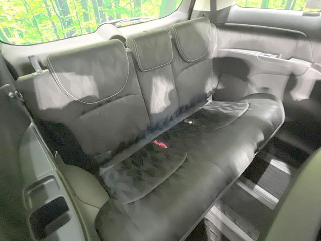 3列目シートはもちろん状態良好☆大人でもゆったりと座って頂けますので、大人数でのお出かけもラクラクです♪ご家族で、気の知れた仲間で、ドライブに行くのが楽しみですね♪