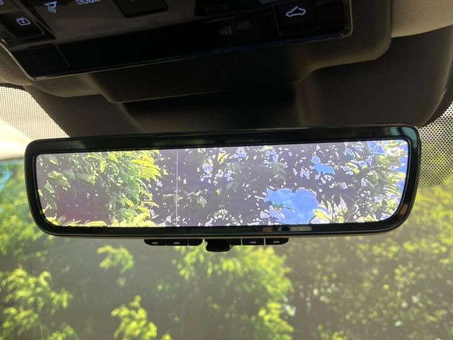 【デジタルインナーミラー】後席の大きな荷物や同乗者で後方が確認しづらい時でも安心!カメラが撮影した車両後方の映像をルームミラー内に表示。クリアな視界で状況の確認が可能です!
