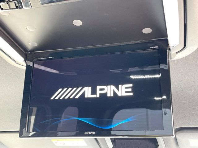 【フリップダウンモニター】家族や友人とお出かけする機会が多い方に大人気のフリップダウンモニター!大画面モニターで車内はエンタメ空間!退屈しがちな長距離ドライブも楽しい時間に変わります!