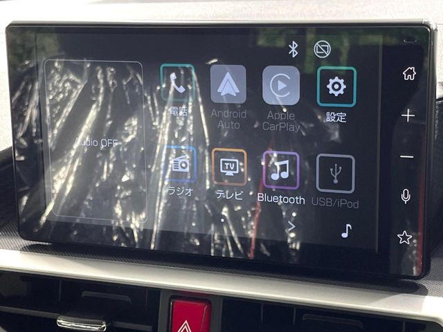 �y9�C���` �f�B�X�v���C�I�[�f�B�I�z���ʂ̃f�B�X�v���C��AppleCarPlay��AndroidAuto�����p�\�B�傫�ȉ�ʂŃX�}�z�i�r�A�v���������p���������܂���
