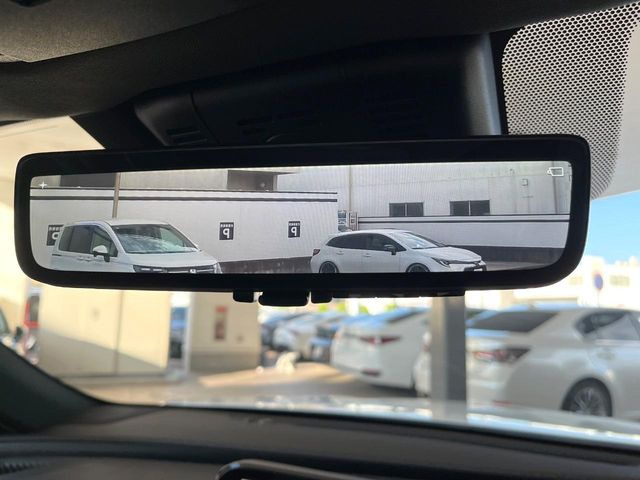 【デジタルインナーミラー】後席の大きな荷物や同乗者で後方が確認しづらい時でも安心!カメラが撮影した車両後方の映像をルームミラー内に表示。クリアな視界で状況の確認が可能です!