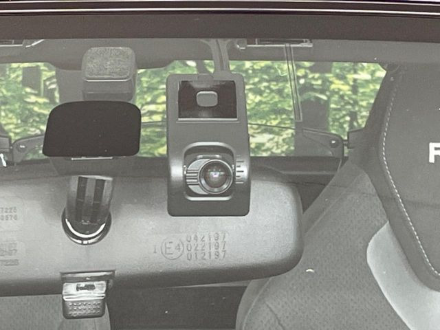 【ドライブレコーダー】ドライブレコーダー装備!走行中はもちろん、あおり運転や事故に遭遇した際、映像で記録し、万一のリスクに備えます。※記録用SDカードはお客様ご自身でご準備いただく必要があります。