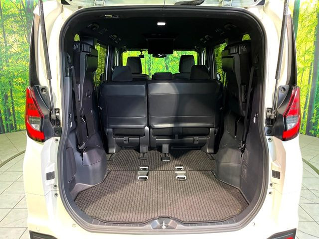 普段のお買い物や通勤、送迎等に十分な荷室スペースを確保しております。セカンドシートを倒すと、大きな荷物の積載も可能です♪