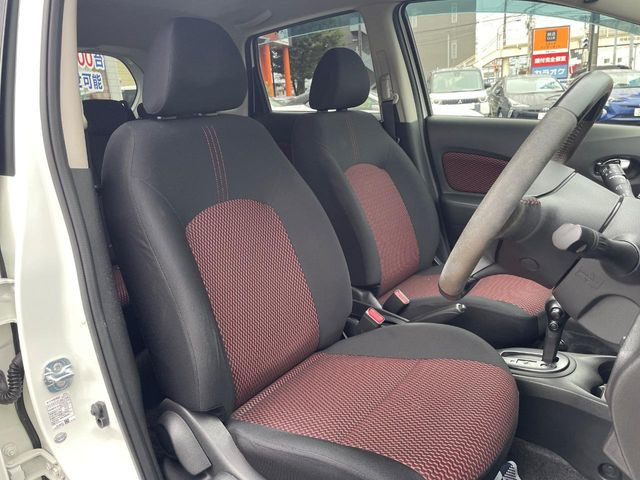 運転席シート廻りは使用感も少なく、良好な状態となっています。丁寧に使われていたことがよくわかりますね。