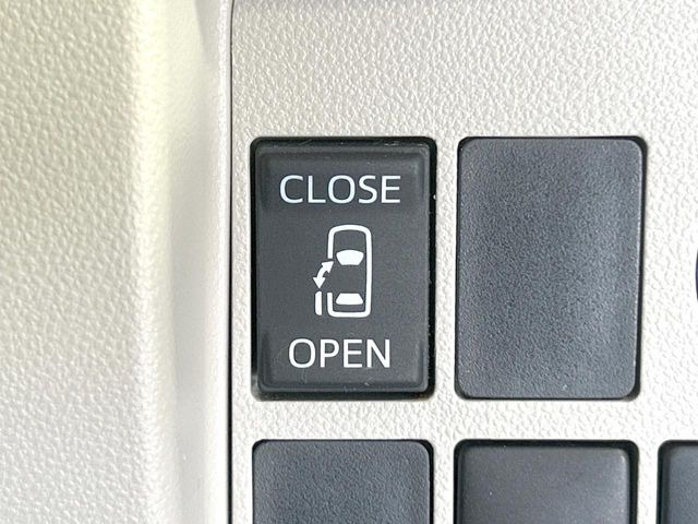 【パワースライドドア】スマートキーや運転席のスイッチでスライドドアの開閉が可能♪電動だから力を入れてドアを開ける必要が無く、小さいお子様でも、重い荷物を持っている時もラクに開け閉めできます♪
