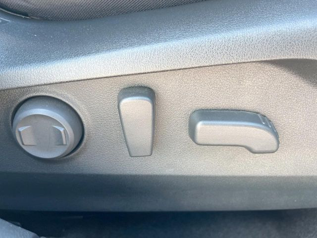 【パワーシート】スイッチ一つで簡単にシートの微調整が可能!電動だから力もいりません!快適なシートポジションにセットして、快適なドライブをお楽しみください。