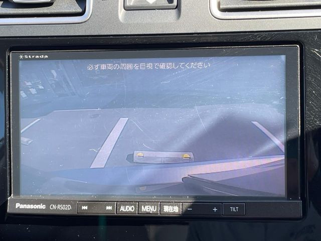 【バックカメラ】駐車時に後方がリアルタイム映像で確認できます。大型商業施設や立体駐車場での駐車時や、夜間のバック時に大活躍!運転スキルに関わらず、今や必須となった装備のひとつです!