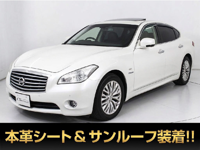 禁煙車です!室内は嫌なニオイも無く、すごく綺麗な状態です!禁煙車・・特にセダンタイプのお車では少ないですよね!!タバコのニオイが苦手なお客様必見です!快適にご乗車頂けます!!