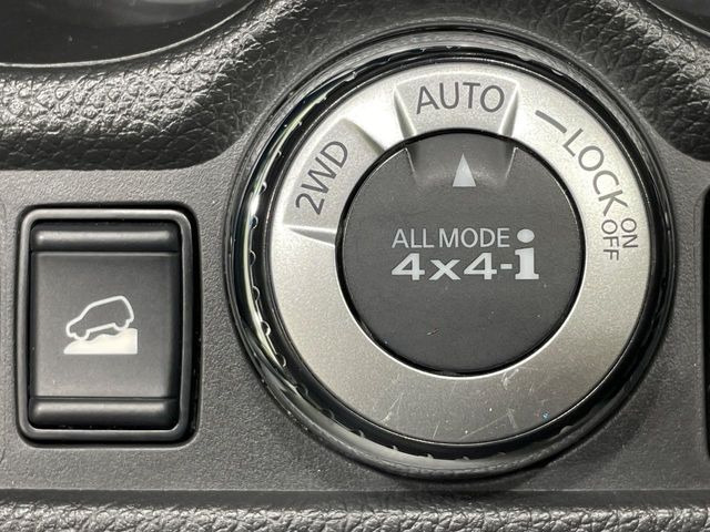 【オールモード4&times;4】2WD/4WDモードを手軽に切り替え可能。燃費重視の2WD、スタック時に役立つLOCK、AUTOモードでは4WDの配分を自動で調整し、路面状況を問わず安定した走りをサポート。