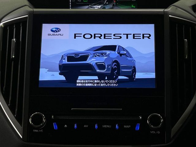 【純正8型ビルトインナビ】インテリアに溶け込むスタイリッシュな「専用設計ナビ」を装備♪視認性や操作性など基本性能にも優れ、より上質なカーライフをお楽しみいただけます。