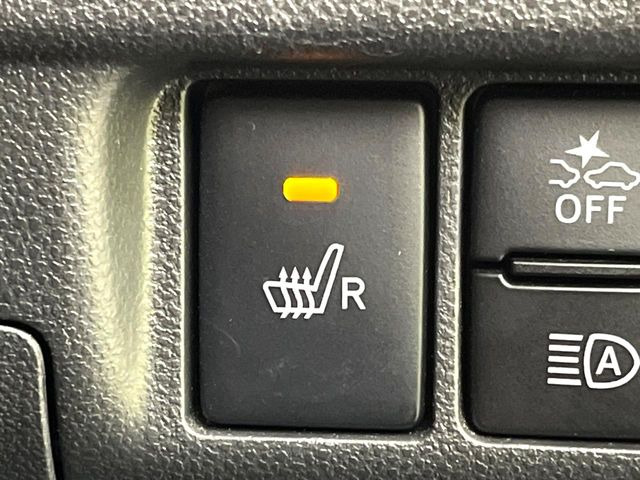 【シートヒーター】寒い日に重宝するシートヒーター!エアコンより早く温まってくれるので寒がりの人も安心ですね♪エアコンの温風は乾燥するから苦手、という方にもをおすすめです。