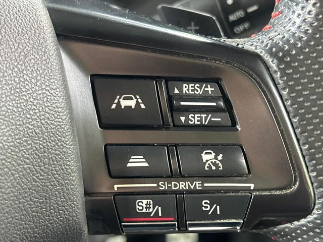 【アイサイトVer3】前方の車両等を検知し、衝突しそうな時は警報で注意を促し、ブレーキを踏む力をサポート。ブレーキを踏めなかった場合は衝突被害軽減ブレーキが作動、衝突回避をサポートします。