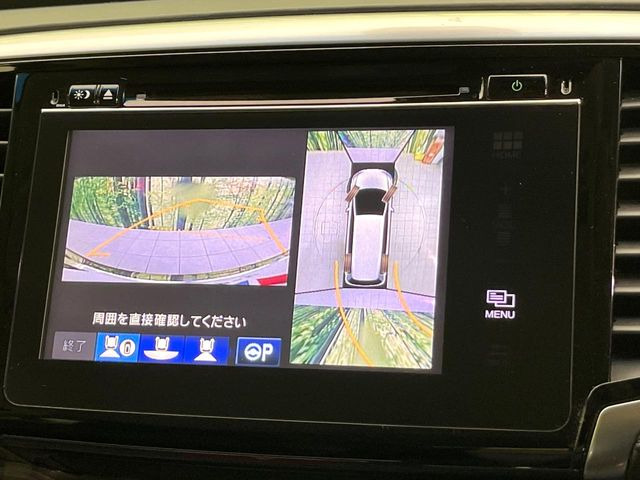 【マルチビューカメラシステム】専用のカメラにより、上から見下ろしたような視点で360度クルマの周囲を確認することができます☆死角部分も確認しやすく、狭い場所での切り返しや駐車もスムーズに行えます。
