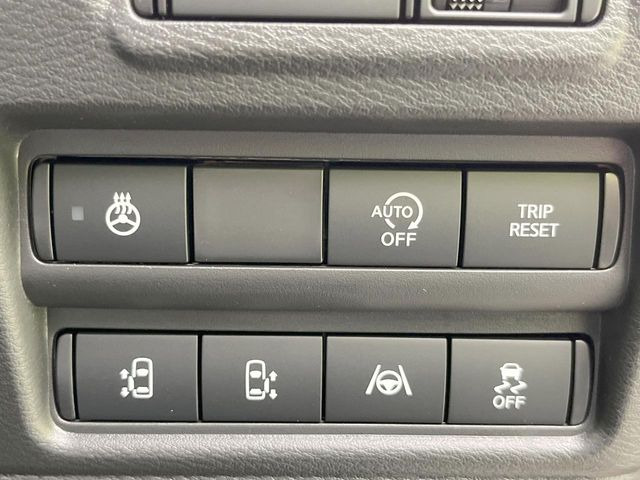 【両側スライドドア】駐車場で隣の車との間隔が狭く乗りにくい時、スライドドアなら安心!ドアオープン時も幅を取らず、開口部が広いので乗り降りがとっても簡単です。大きな荷物の出し入れも後席から可能♪