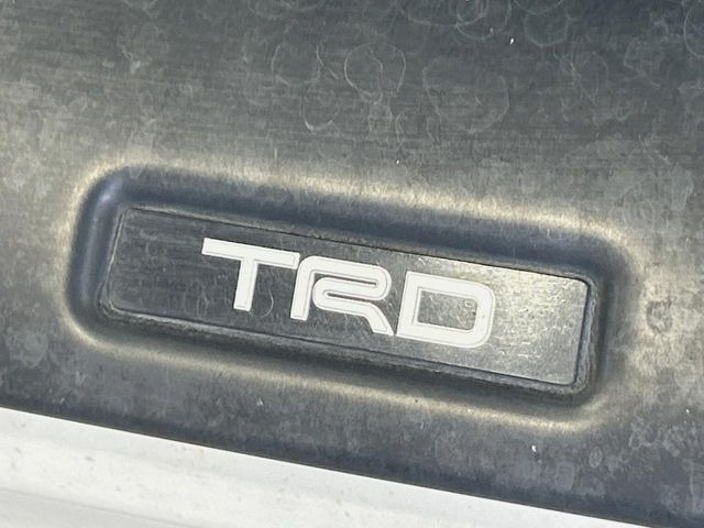 【TRDエアロ】人気のTRDエアロを装備!クルマの外観がよりスタイリッシュになり、街中で存在感あふれる1台に♪将来買い替える時にもリセールに影響しやすく、価値ある人気の装備です!