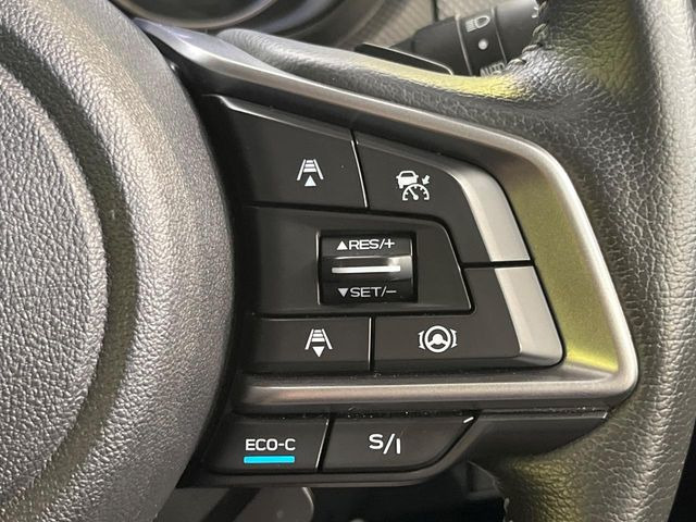【全車速追従機能付クルーズコントロール】高速道路での長距離走行が楽に!!自動で速度を保つクルーズコントロールが、衝突軽減システムと連携し、前方の車両を感知して車間を保つように速度調節してくれます!!