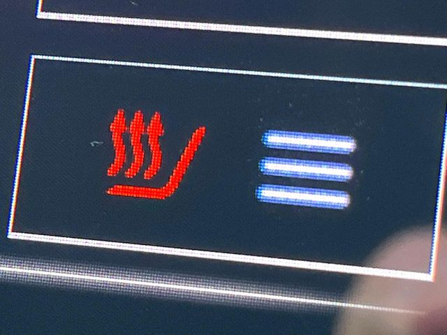 【シートヒーター】寒い日に重宝するシートヒーター!エアコンより早く温まってくれるので寒がりの人も安心ですね♪エアコンの温風は乾燥するから苦手、という方にもをおすすめです。