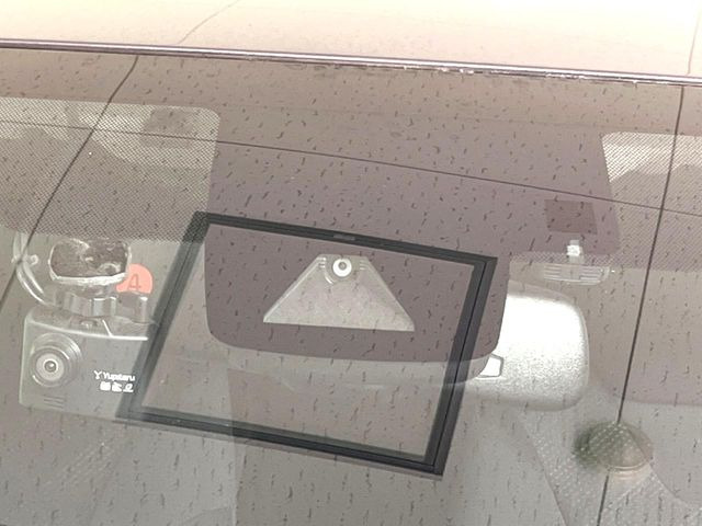 【トヨタセーフティセンス】走行中に前方の車両等を認識し、衝突しそうな時は警報とブレーキで衝突回避と被害軽減をアシスト。より安全にドライブをお楽しみいただけます。
