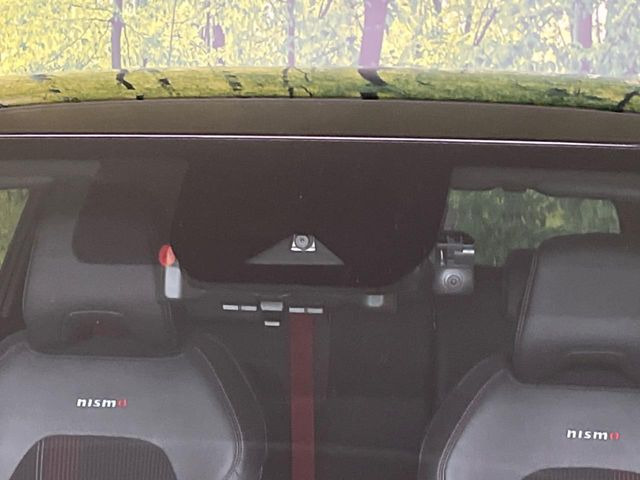 【インテリジェントエマージェンシーブレーキ】フロントカメラで前方の車両や歩行者を検知。衝突しそうな時は衝突被害軽減ブレーキが作動、衝突回避をサポート。より安全にドライブをお楽しみいただけます。