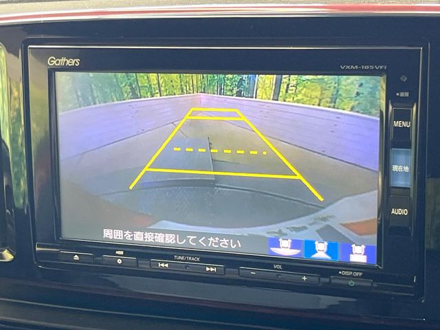 【バックカメラ】駐車時に後方がリアルタイム映像で確認できます。大型商業施設や立体駐車場での駐車時や、夜間のバック時に大活躍!運転スキルに関わらず、今や必須となった装備のひとつです!