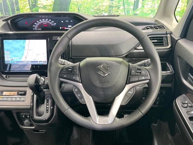 【アダプティブクルーズコントロール】高速道路での長距離走行が楽に!!自動で速度を保つクルーズコントロールが、衝突軽減システムと連携し、前方の車両を感知して車間を保つように速度調節してくれます!!