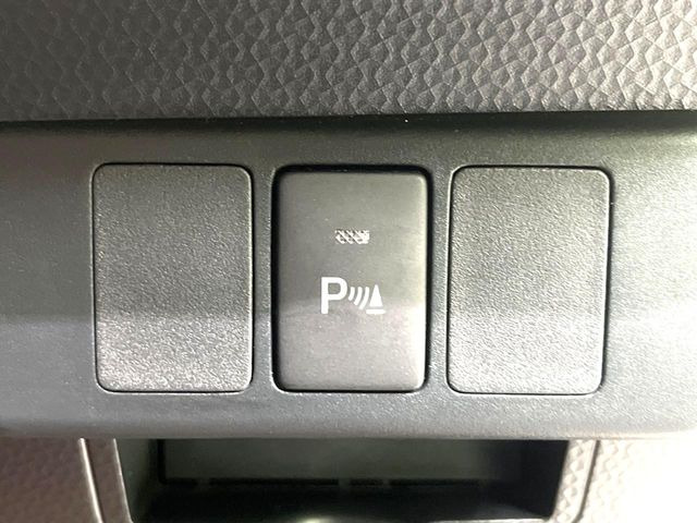 【クリアランスソナー】バンパーに付いたセンサーが障害物を検知!一定の距離に近づくとアラートで教えてくれます♪狭い駐車スペースや車庫入れ時も安心ですね☆