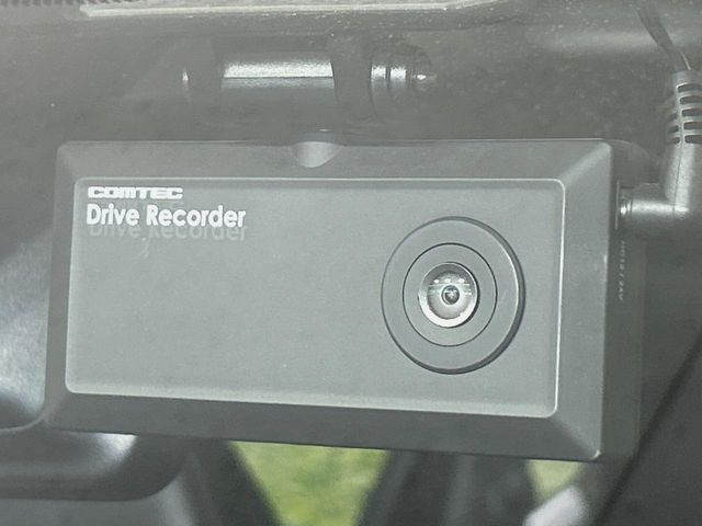 【ドライブレコーダー】ドライブレコーダー装備!走行中はもちろん、あおり運転や事故に遭遇した際、映像で記録し、万一のリスクに備えます。※記録用SDカードはお客様ご自身でご準備いただく必要があります。