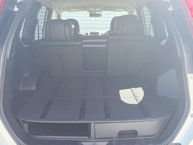 積み下ろしのしやすいデッキにはたっぷりと荷物を積み込んでいただけます。遊びから仕事まで、様々なシーンで頼れます♪