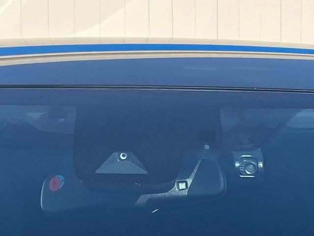 【トヨタセーフティセンス】走行中に前方の車両等を認識し、衝突しそうな時は警報とブレーキで衝突回避と被害軽減をアシスト。より安全にドライブをお楽しみいただけます。