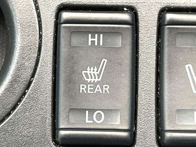 【シートヒーター】寒い日に重宝するシートヒーター!エアコンより早く温まってくれるので寒がりの人も安心ですね♪エアコンの温風は乾燥するから苦手、という方にもをおすすめです。