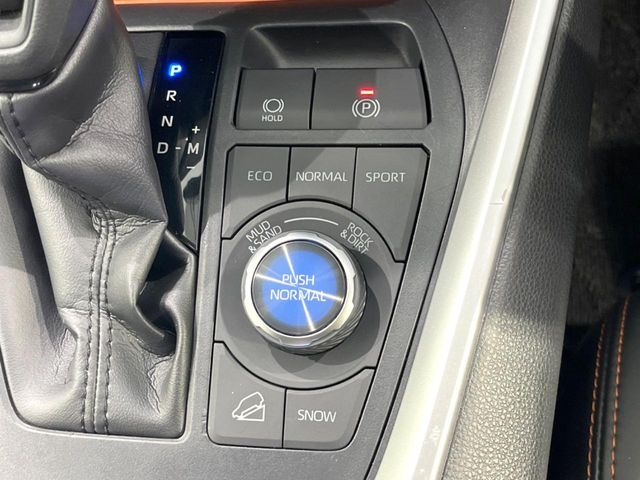 4WDのお車ですので、雪道でも安心です♪降雪地地域にお住まいの方以外にも、ウィンタースポーツが趣味の方や降雪地域へ帰省される機会がある方にもおすすめ!