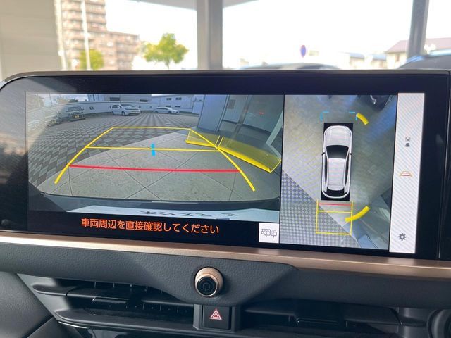 【パノラミックビューモニター】専用のカメラにより、上から見下ろしたような視点で360度クルマの周囲を確認することができます☆死角部分も確認しやすく、狭い場所での切り返しや駐車もスムーズに行えます。