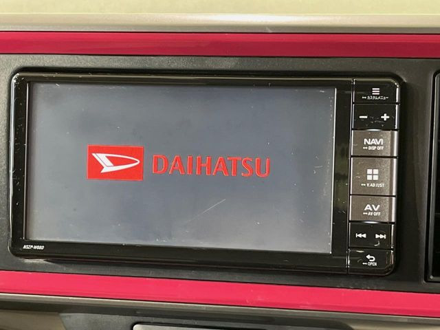 【純正ナビ】人気の純正ナビを装備しております。ナビの使いやすさはもちろん、オーディオ機能も充実!キャンプや旅行はもちろん、通勤や買い物など普段のドライブも楽しくなるはず♪
