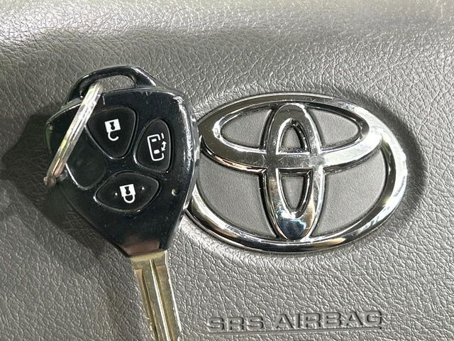 【キーレス】少し離れた場所からでもボタン一つでドアの開錠・施錠ができるのでとっても便利!ドアの鍵穴周りに傷をつけることもありません♪