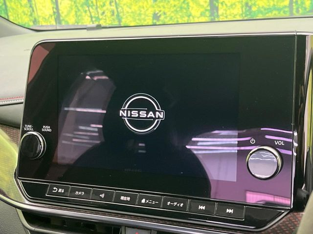 【メーカー純正9インチナビ】インテリアに溶け込むスタイリッシュな「専用設計」メーカーナビを装備♪視認性や操作性など基本性能にも優れ、より上質なカーライフをお楽しみいただけます。