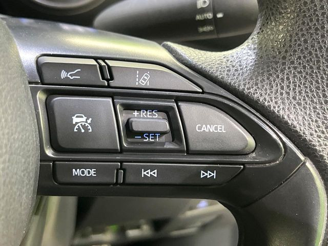 【レーダークルーズコントロール】高速道路での長距離走行が楽に!!自動で速度を保つクルーズコントロールが、衝突軽減システムと連携し、前方の車両を感知して車間を保つように速度調節してくれます!!