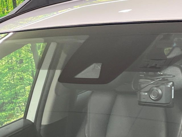 【トヨタセーフティセンス】走行中に前方の車両等を認識し、衝突しそうな時は警報とブレーキで衝突回避と被害軽減をアシスト。より安全にドライブをお楽しみいただけます。