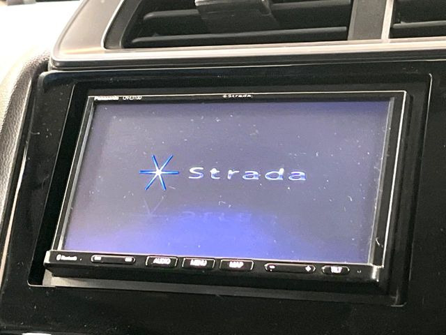 【ナビゲーション】使いやすいナビで目的地までしっかり案内してくれます。各種オーディオ再生機能も充実しており、お車の運転がさらに楽しくなります!!