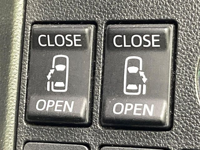 【両側パワースライドドア】スマートキーや運転席のスイッチで後席両側スライドドアの開閉が可能♪電動だから力を入れてドアを開ける必要が無く、小さなお子様でも簡単に開け閉めでき快適です♪