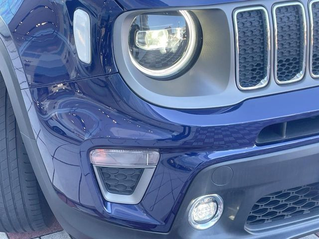 ●LEDヘッドライト:夜間走行時も良好な視界を確保し安心して運転できる高輝度LEDヘッドライトを装備!点灯速度が早く、消費電力も抑えられています。