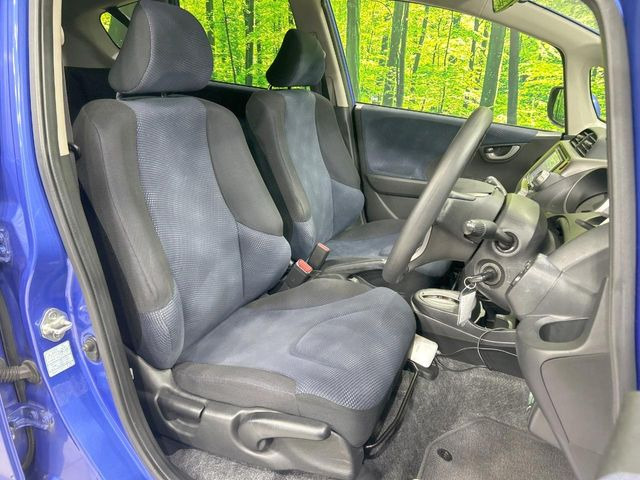 ドライバーによって運転しやすいポジションは異なり、あの車はどうなのか不安なこともありますよね。気になるお車は店頭で乗り込んでご確認いただけます♪