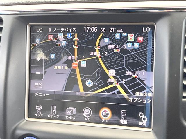 ●JEEP純正ナビ:一体感のあるナビは、高級感ある車内を演出してくれます。オーディオ機能も充実しておりますので、運転もより楽しめます♪